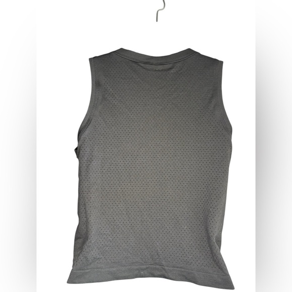 Lululemon cropped mesh muscle tank - black small preloved no flaws - Picture 3 of 7
